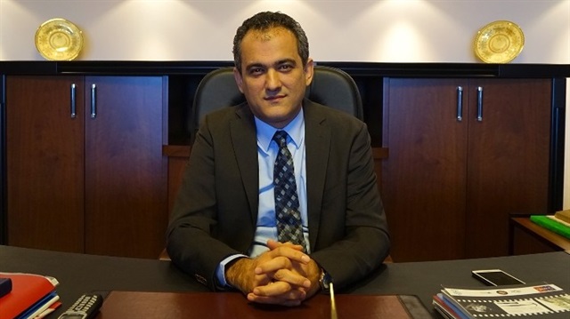 Mahmut Özer.
