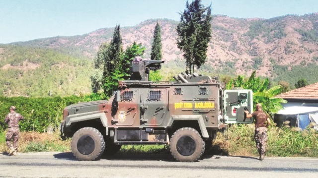 İçişleri Bakanı Süleyman Soylu, İran ve Irak sınırında önleri tıkanan teröristlerin artık Suriye rejiminin kontrolündeki sahil kenti Lazkiye’den gemi ve filikalarla Muğla, Köyceğiz ve Fethiye’ye sızmak istediğini söyledi.