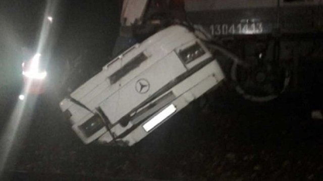 Rusya'da tren ile otobüs çarpıştı.