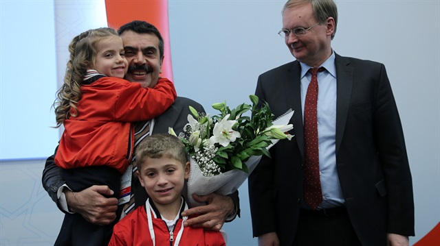 Projeyle, geçici koruma
altındaki Suriyelilerin
Türkiye'de eğitime erişimi
hedefleniyor. 24 ay
sürdürülecek proje,
23 ilde uygulanacak.
