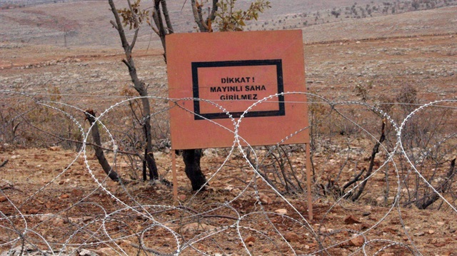 "Kemgöz" adı verilen kamera, 135 farklı rengi görebilmesinin yanı sıra kazılmış topraktaki nem farklılıklarını, mayın nedeniyle yüzeye çıkan kimyasal bileşenleri ayırt edebiliyor.