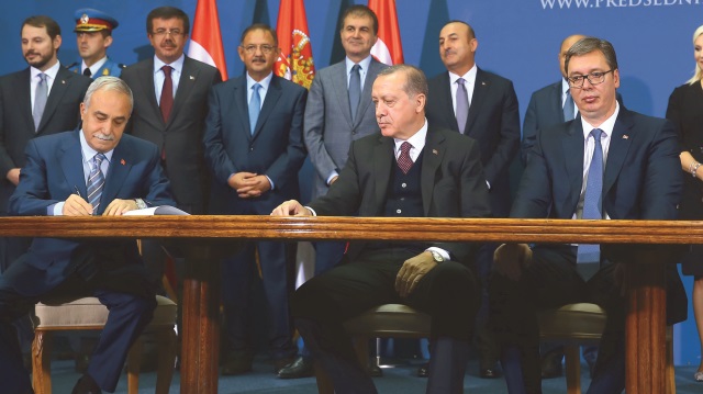 Cumhurbaşkanı Recep Tayyip Erdoğan’ın Ukrayna ziyaretinde iki ülke ticaretini 20 milyar dolara taşıyacak önemli anlaşmalar imzalandı.