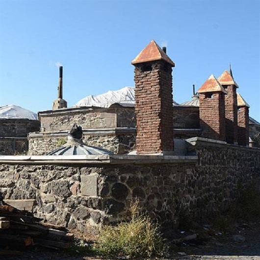 Tarihi hamamın kurşun levhalarını çalan 2 kişi yakalandı