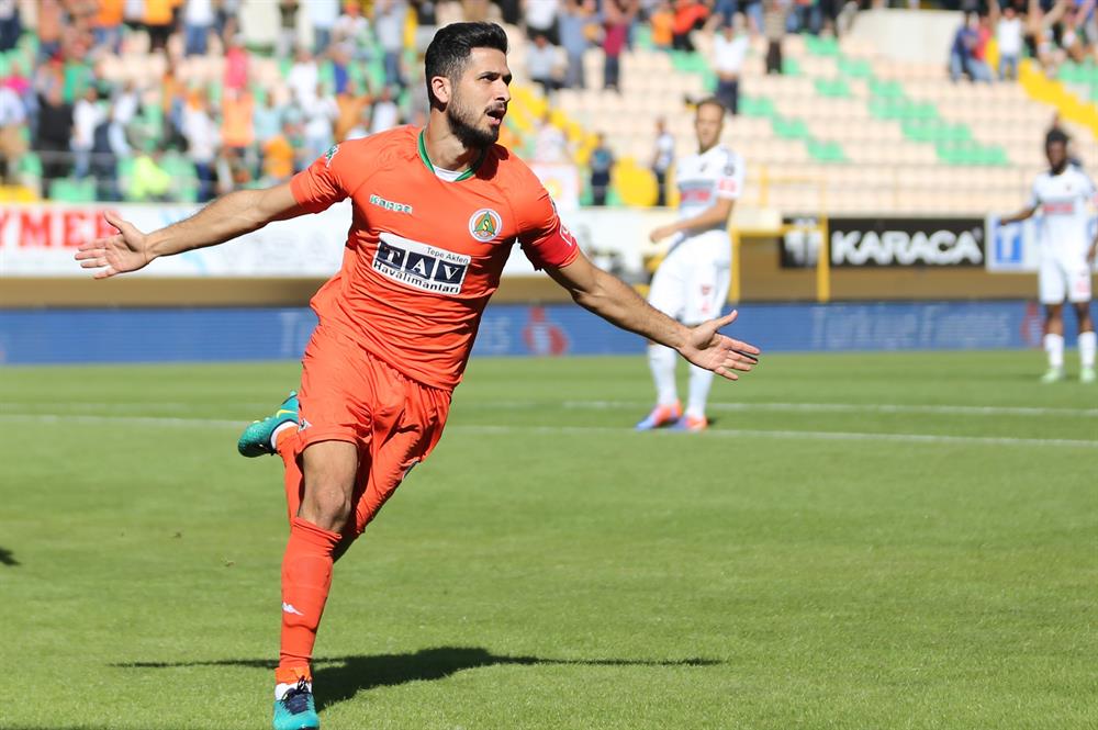 Yaz transfer döneminde de adı Galatasaray'la anılan 25 yaşındaki oyuncu ligde çıktığı 9 maçta 4 gol atarken 3 de asist yapma başarısı gösterdi. 