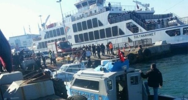 Sirkeci'de denize araç düştü: 1 ölü 3 yaralı