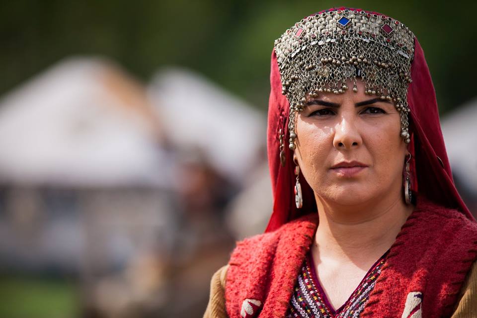 Dizisini izleyenlere bir kamyon dolusu lanet kusturan kötü kadın karakterler