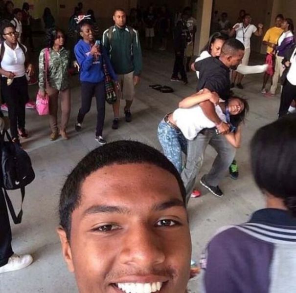 Dünya yansa selfie çekilmekten vazgeçmeyen 10 gamsız