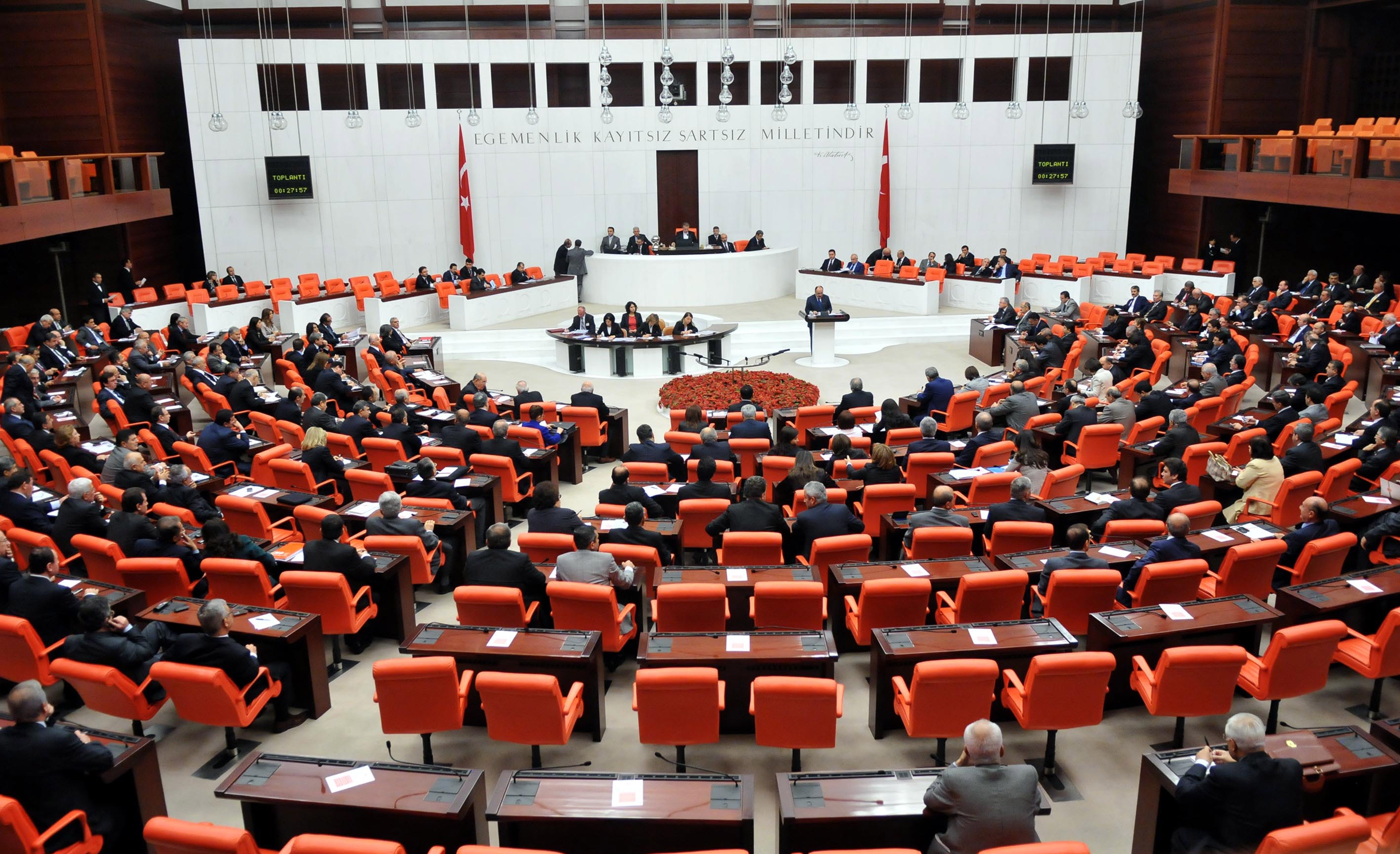 Tarihi oylamaya saatler kaldı: Peki siz hâlâ kararsız mısınız?