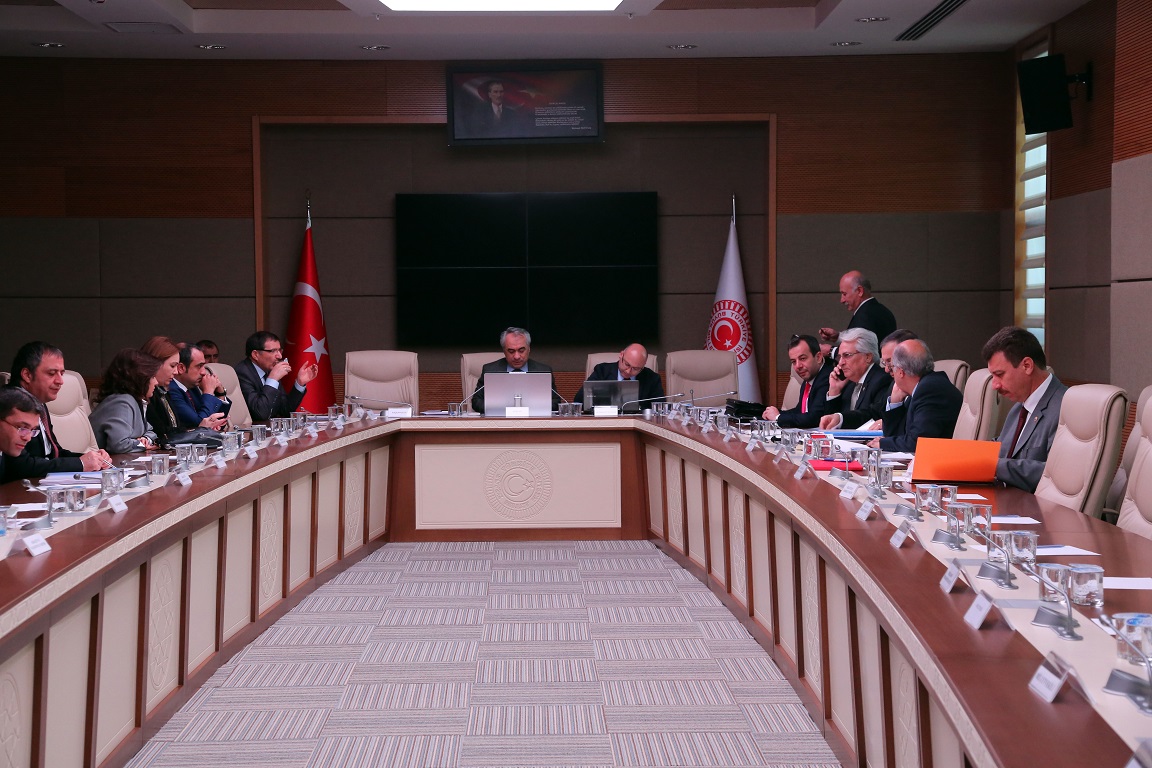Tarihi oylamaya saatler kaldı: Peki siz hâlâ kararsız mısınız?