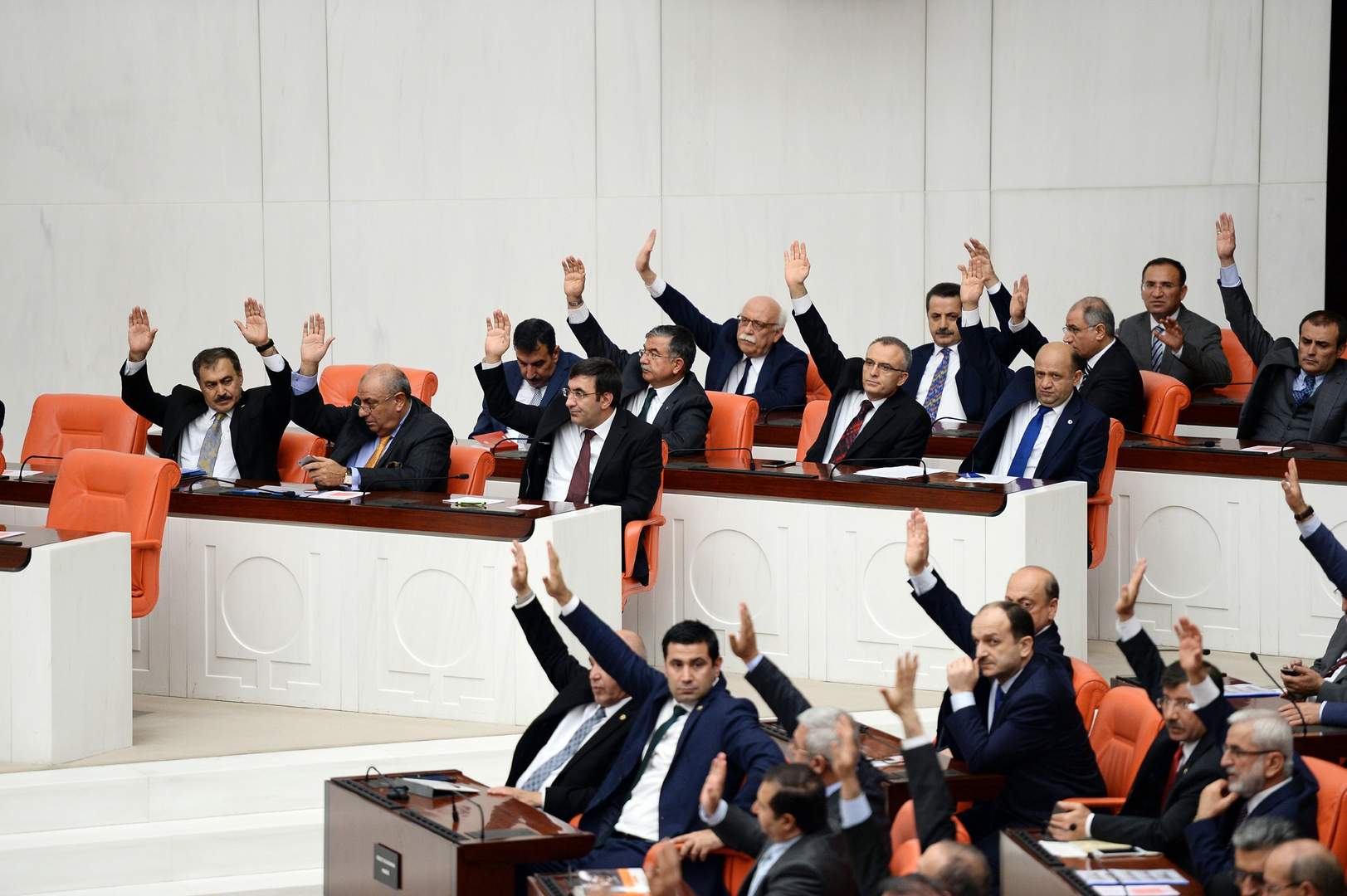 Tarihi oylamaya saatler kaldı: Peki siz hâlâ kararsız mısınız?
