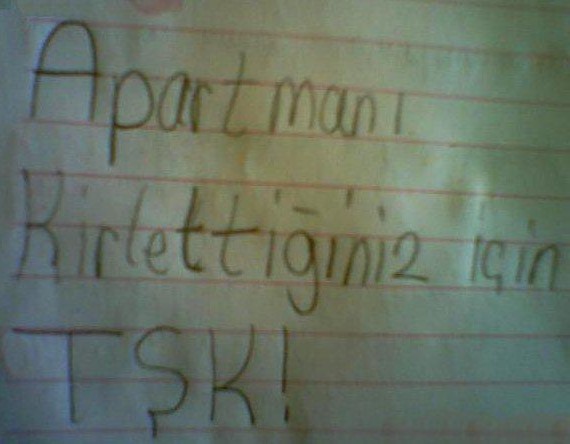 İsyan bayrağını çekmiş apartman yöneticilerinden güldüren 26 uyarı 