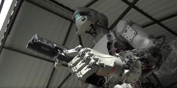 Rusların terminatör robotu FEDOR: Askeri yetenekleri görenleri şaşkına çeviriyor