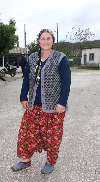 Hem evinin hem köyünün