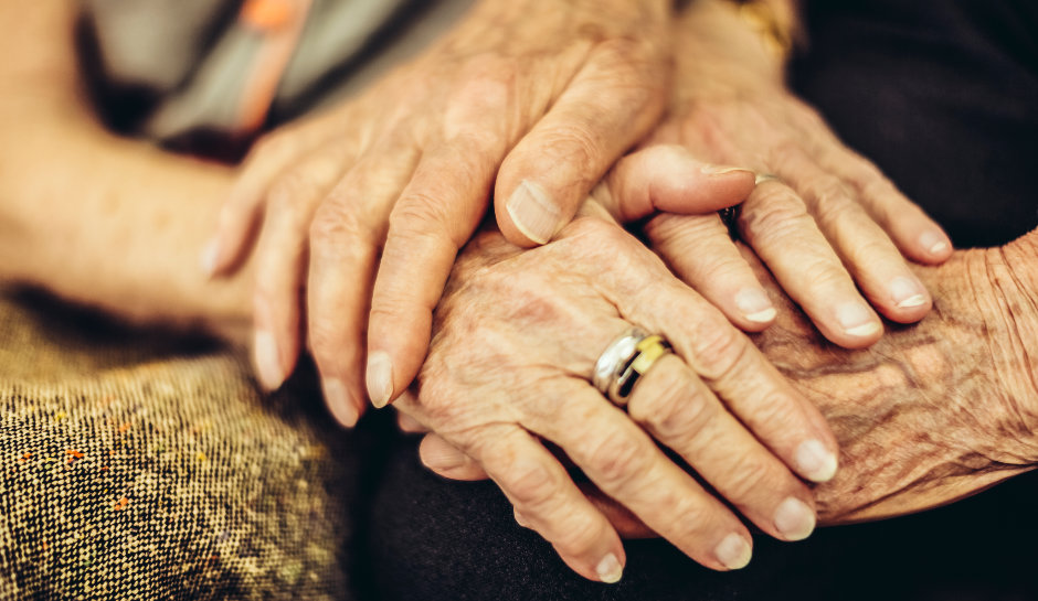 78 yaşındaki adam nikah masasında verdiği sözü yıllardır bu şekilde tutuyor