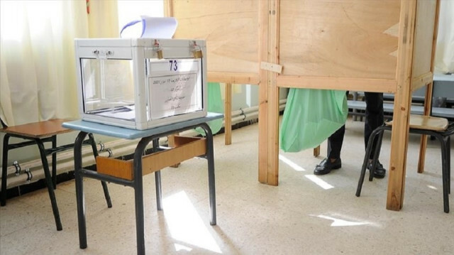 Algerians cast their vote in early local elections