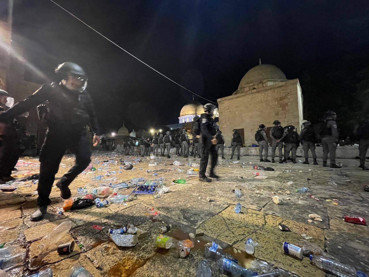 Israeli police break into Al-Aqsa Mosque in Jerusalem