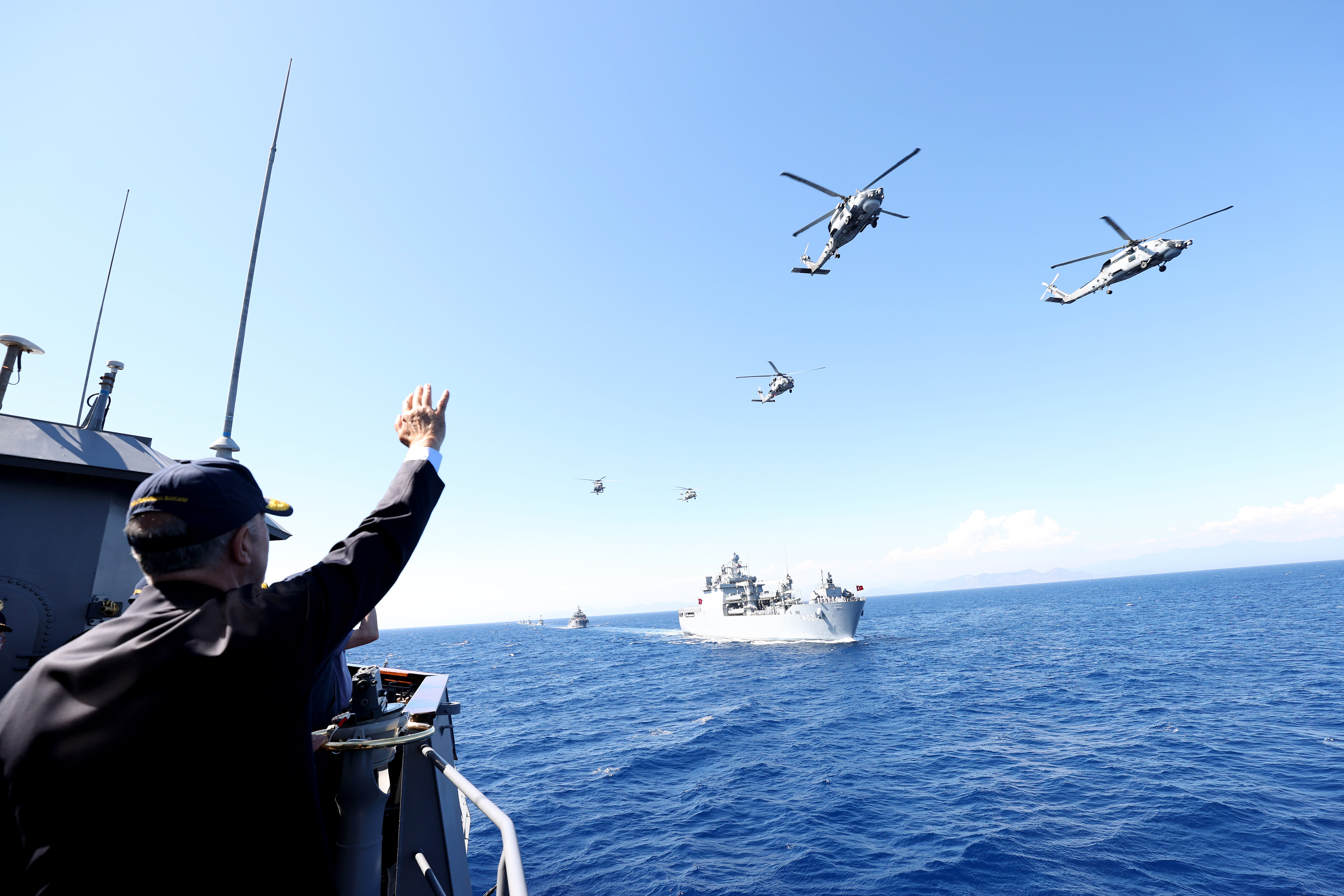 Turkish Def Min addresses navy personnel during East Med drills