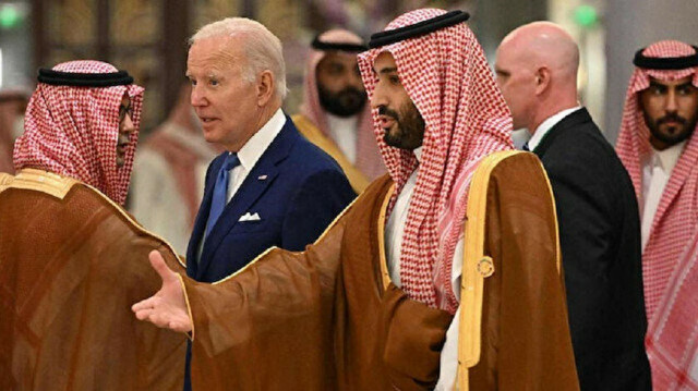 Saudi Arabia Crown Prince Mohammed bin Salman (L) and US President Joe Biden (R)