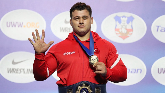 Güreşteki efsane sporcularımızdan Rıza Kayaalp finalde