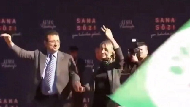 Van'da zafer işaretiyle çıktıları kürsüde Trabzon'da el sallamakla yetindiler: İki şehir iki farklı İmamoğlu
