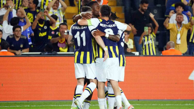 Fenerbahçe kazanarak başladı