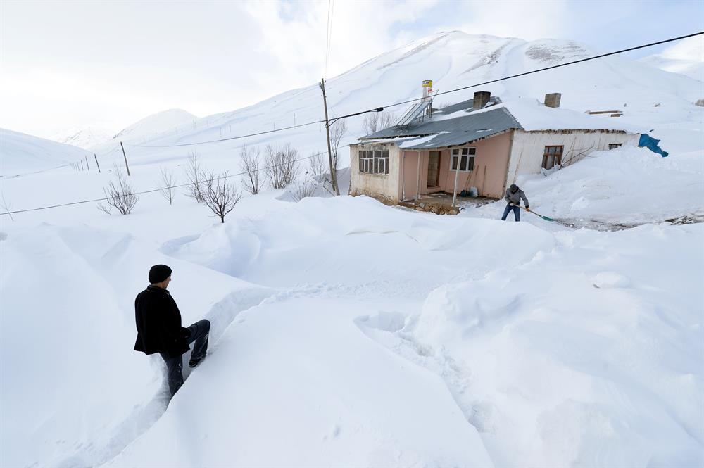 Heavy snow interrupts education across Turkey