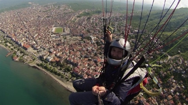 İHA muhabirinin paraşütten düşüş anı