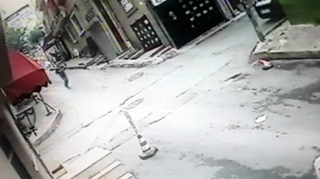 İrlandalı turiste kapkaç şoku kamerada