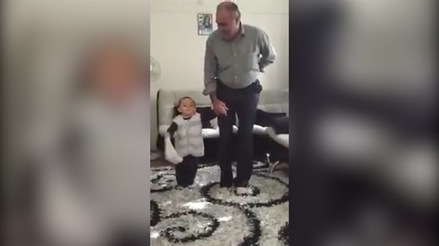 Dede ve torundan muhteşem halay performansı