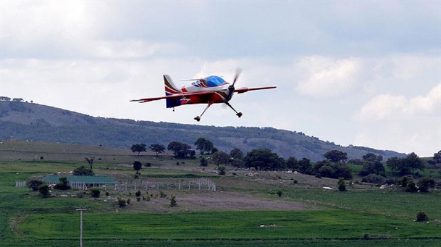 Türk Hava Kurumunca (THK) düzenlenen &quot;F3A Radyo Kontrollü Model Uçak Akrobasi Türkiye Şampiyonası&quot;, Eskişehir'in İnönü ilçesinde yapıldı. THK Türkkuşu İnönü Havacılık Eğitim Merkezi'nde, havacılığı sevdirme ve yaygınlaştırma çalışmaları kapsamında gerçekleştirilen şampiyona, model uçakların kıyasıya yarışına sahne oldu.