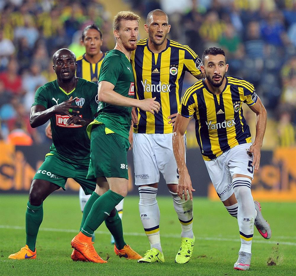 Bursaspor'un kaptanlığını yapan Serdar Aziz'in takımdan ayrılmasına kesin gözüyle bakılırken teknik direktör Hamzaoğlu'da oyuncusunun bu saatten sonra takımda kalmasınn artık çok zor olduğunu belirtti.