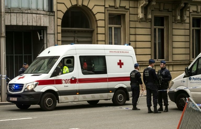 Olay yerine Liege'den çok sayıda ambulans, itfaiye ve polis ekibi gönderildi. Yaralılar, sağlık ekiplerinin ilk müdahalelerinin ardından hastanelere kaldırıldı.