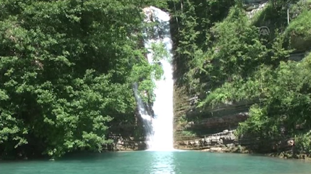 Erfelek Tatlıca Şelaleleri turist bekliyor