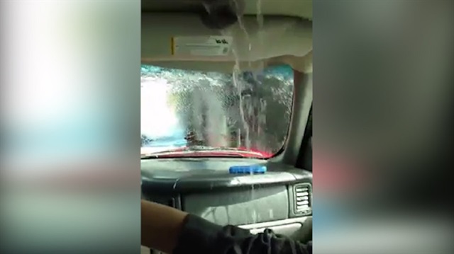 Araba yıkanırken Sunroof'u açık unutmak