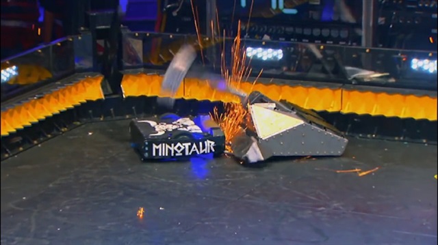 Robotların savaşı nefes kesti!