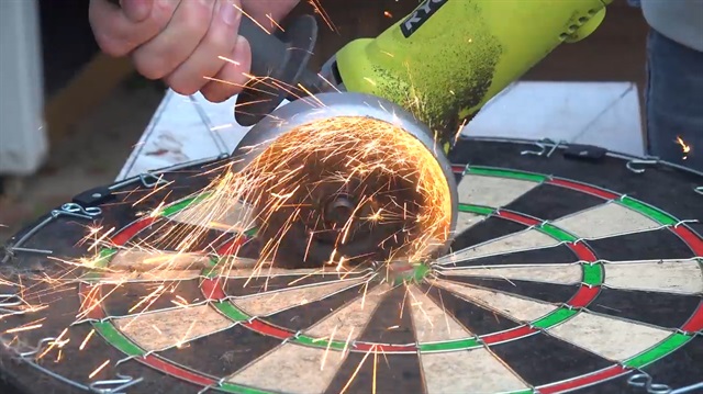 Dart tahtasının içinde ne var?