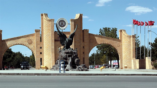 Atatürk Üniversitesi'nde 30 personel açığa alındı