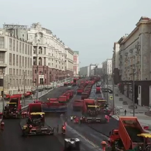 Moskova'daki muazzam yol yapım çalışması