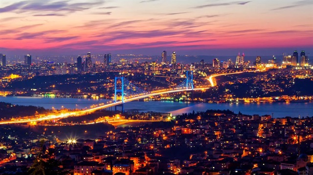 50 Ünlüyle 50 Rota kitabı pek çok aydın ve kenti biraraya getiriyor.