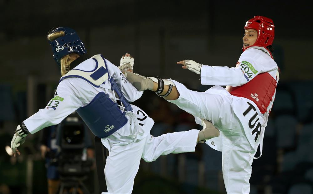 nNur Tatar, çeyrek finalde TSİ 21.00'de Türk asıllı Alman sporcu Rabia Güleç ile karşılaşacak.