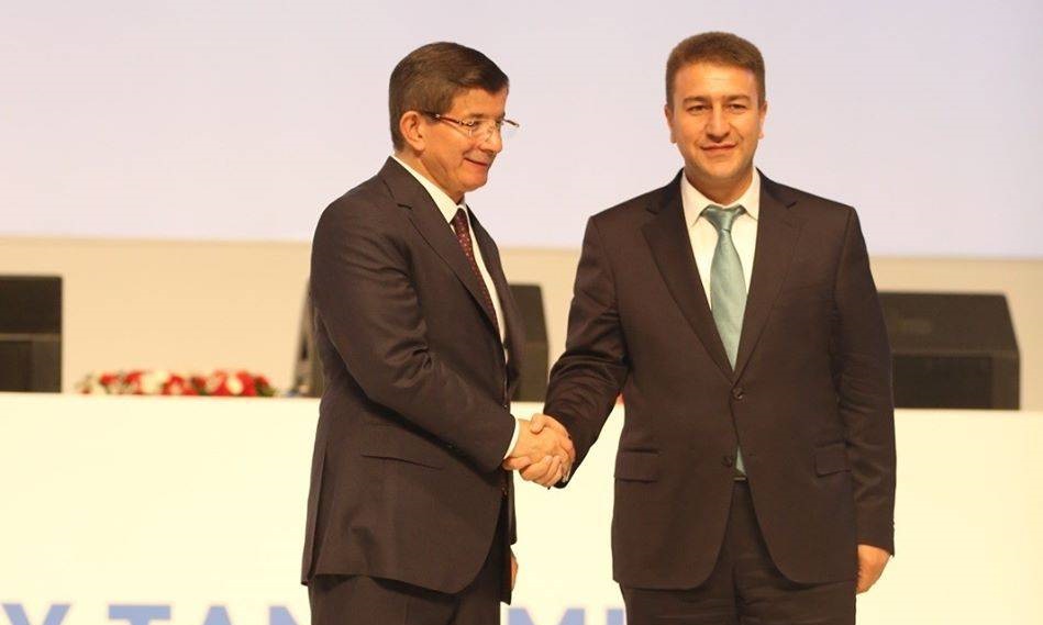 1 Kasım seçimleri öncesinde terör örgütü PKK'nın tehditlerine rağmen Hakkari'de AK Parti'den milletvekili adayı olan Ahmet Budak, oğlunun gözleri önünde katledilmişti. Teröristler, bayramlaşmak için dışarı çağırdıkları Budak'a kurşun yağdırıp, ardından kayıplara karış ancak birkaç gün sonra güvenlik güçleri hain teröristleri etkisiz hale getirmişti.