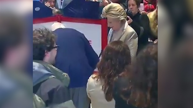 Hillary Clinton oyunu kullandı