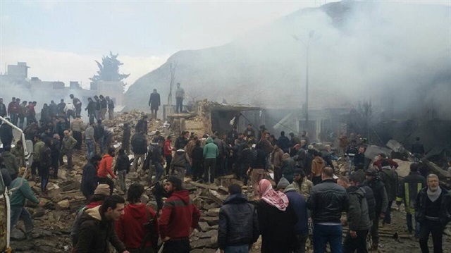 Azezde bomba yüklü araçla saldırı: Ölü ve yaralılar var Azezde bomba yüklü araçla saldırı: Ölü ve yaralılar var