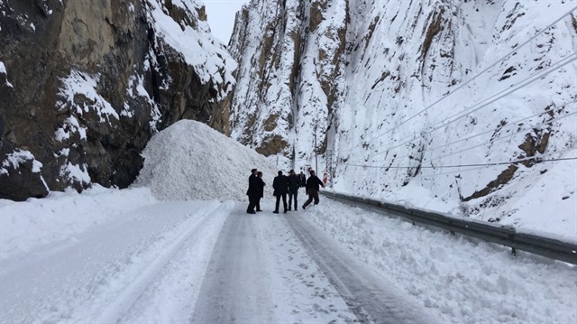Kar yağışı ve tipinin hayatı olumsuz yönde etkilediği bazı illerde, çığ tehlikesi yaşanıyor. 