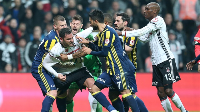 Van Persie, Tosic ile ilgili görsel sonucu