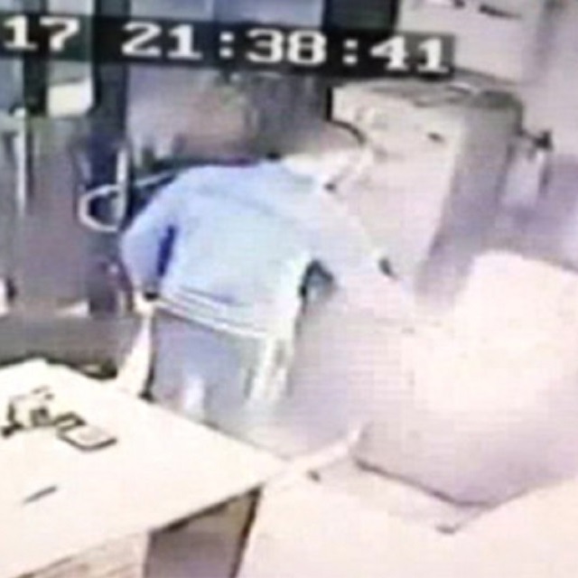 Sobaya benzin dökerken kendini böyle yaktı