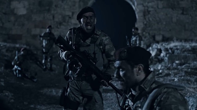 Bordo Bereliler Suriye filminden muhteşem sahne