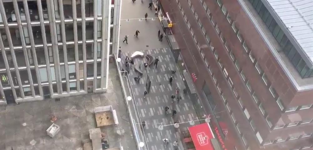 Saldırı sonrası yayaların kaçıştığı görüldü.