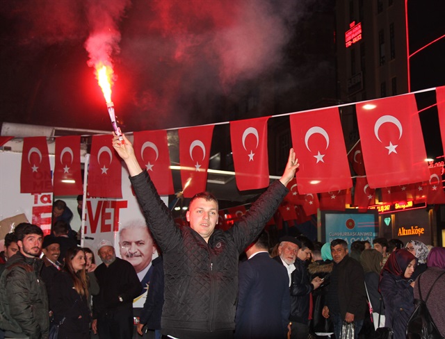Rize'de coşkulu 'Evet' kutlaması