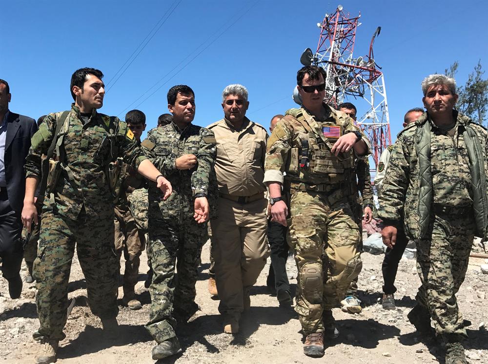 Sözcüsü Mark Toner, Türk jetlerinin vurduğu Suriye Karaçok’ta PYD’lilerle poz veren ABD’li subaya ait fotoğrafa rağmen ilişkiyi yalanladı.